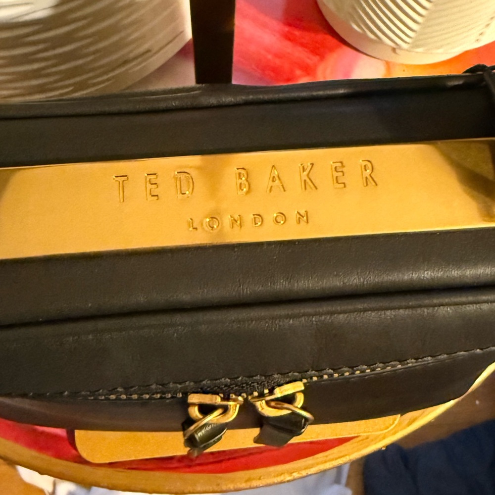 Ted Baker Leather Vanity Bag - Picture 2 of 8
